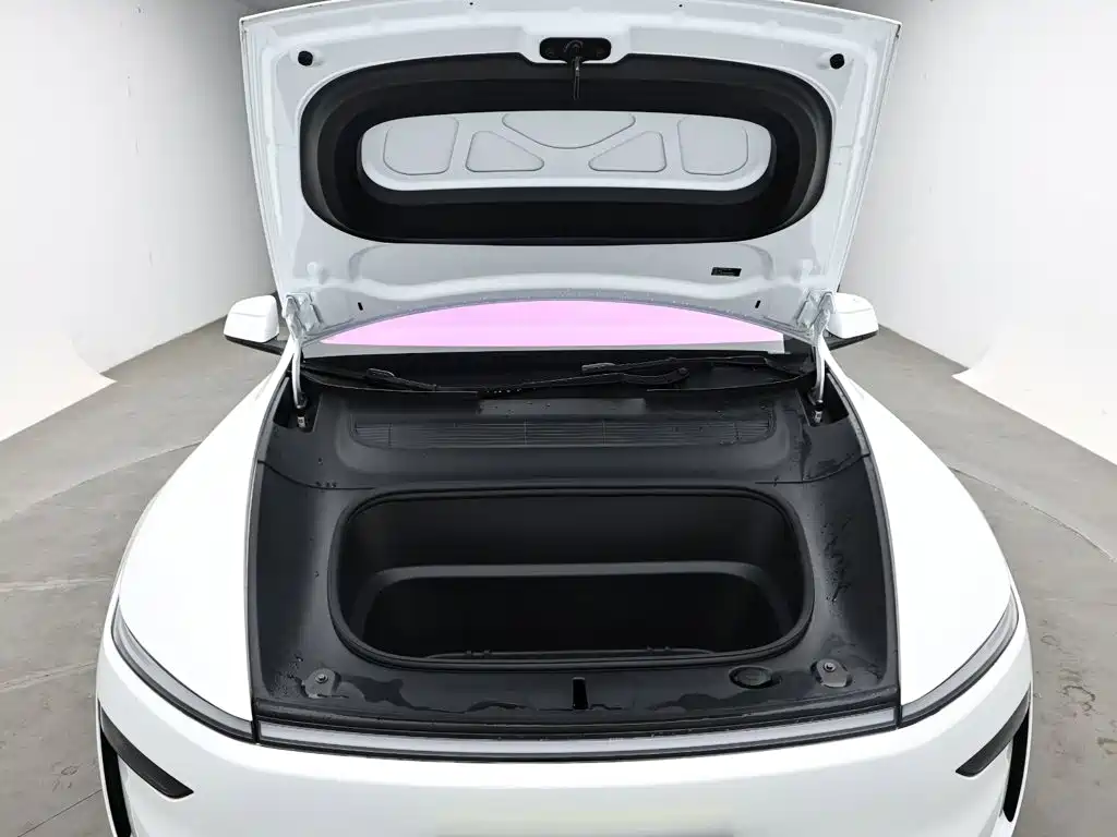 Tesla Model Y L — фото 16