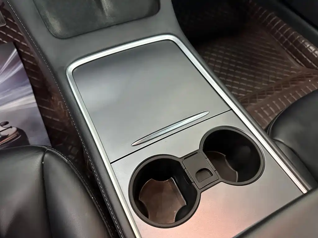 Tesla Model 3 — фото 11