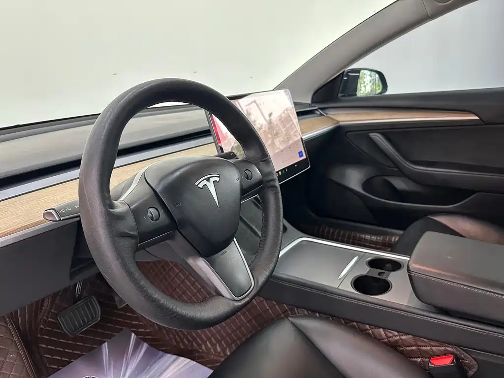 Tesla Model 3 — фото 14