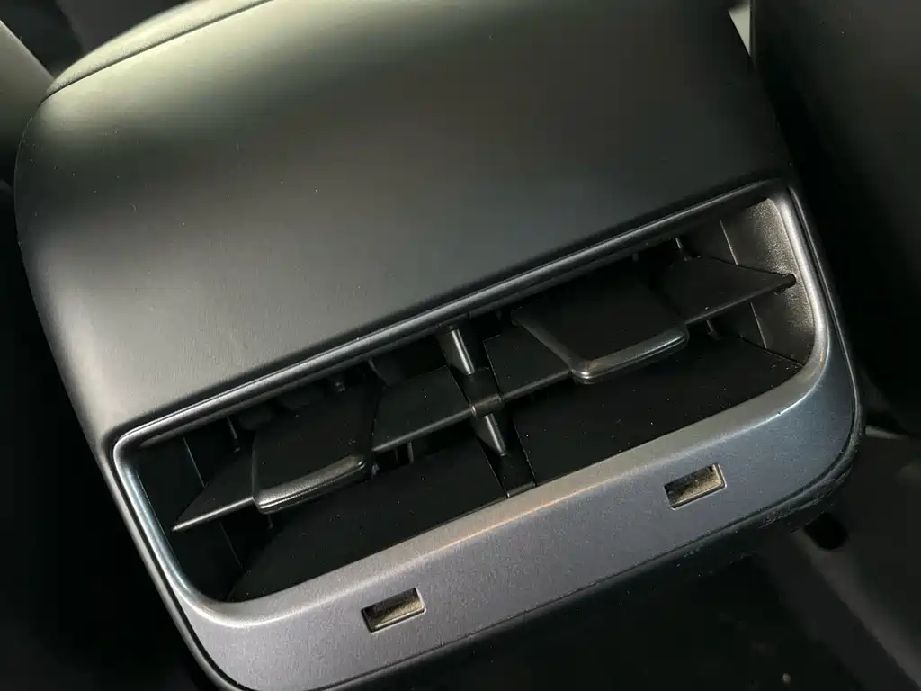 Tesla Model 3 — фото 18