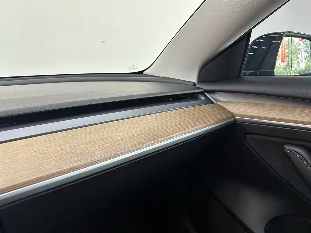 Tesla Model 3 — фото 10