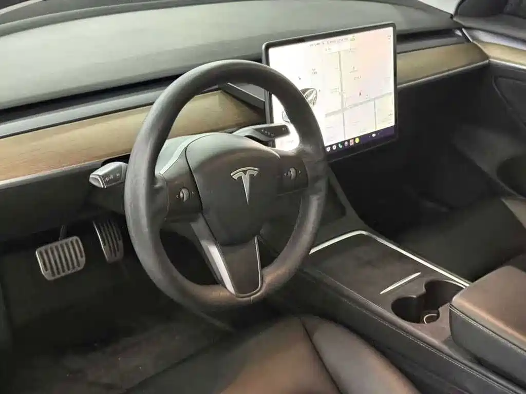 Tesla Model 3 — фото 4
