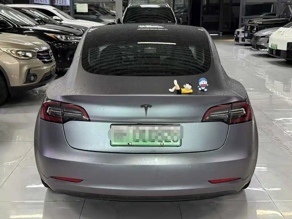 Tesla Model 3 — фото 8
