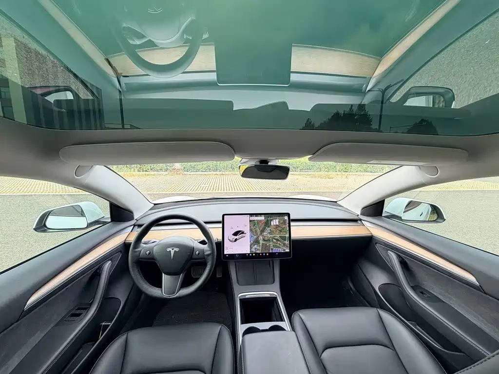 Tesla Model 3 — фото 7