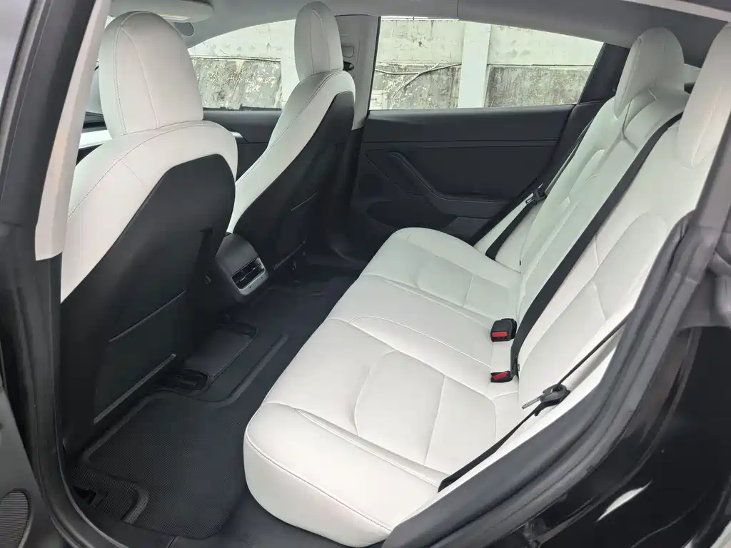 Tesla Model 3 — фото 11