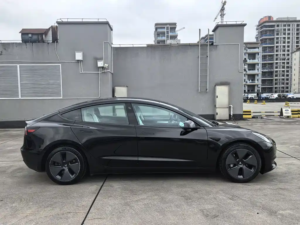 Tesla Model 3 — фото 5
