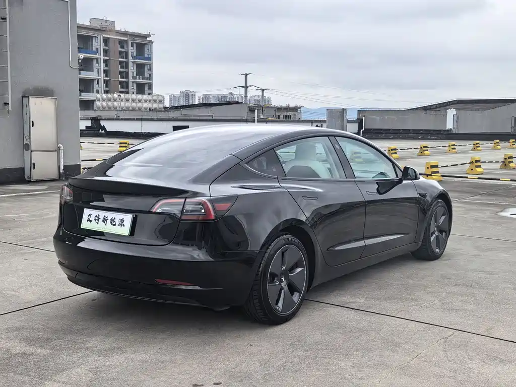 Tesla Model 3 — фото 7