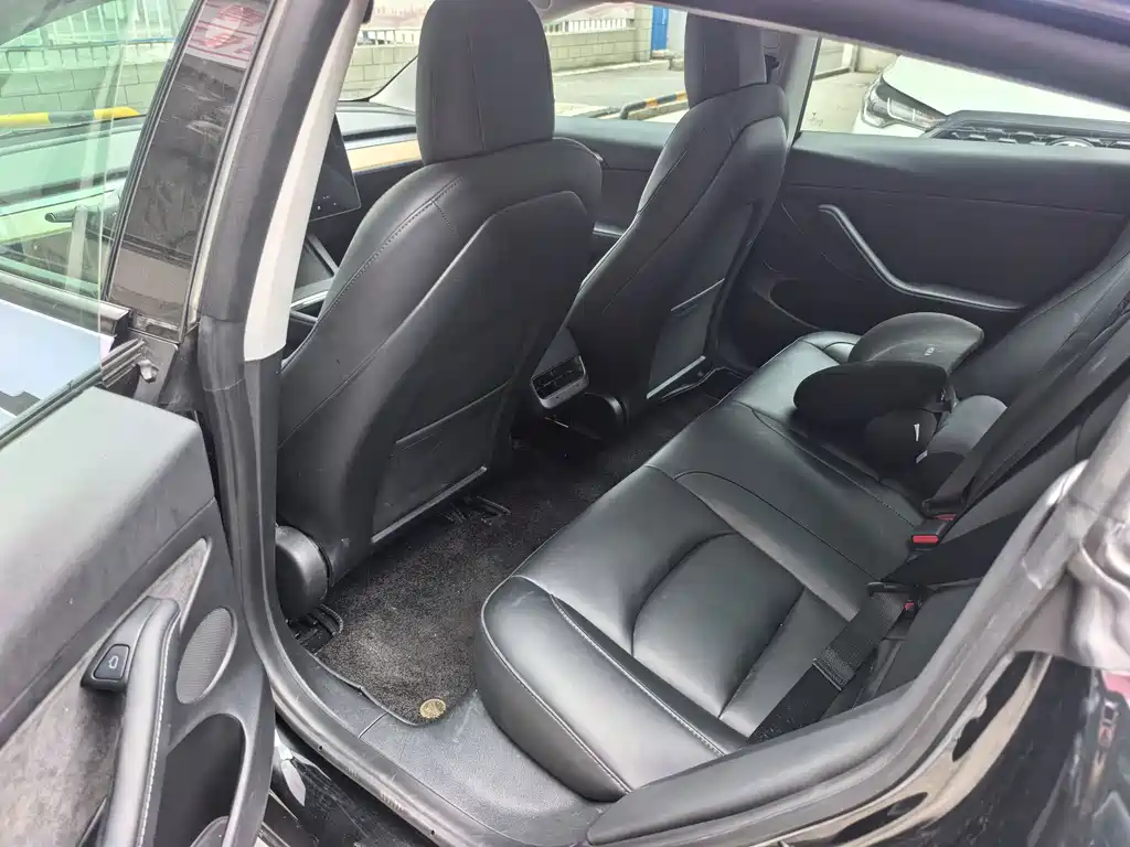 Tesla Model 3 — фото 11