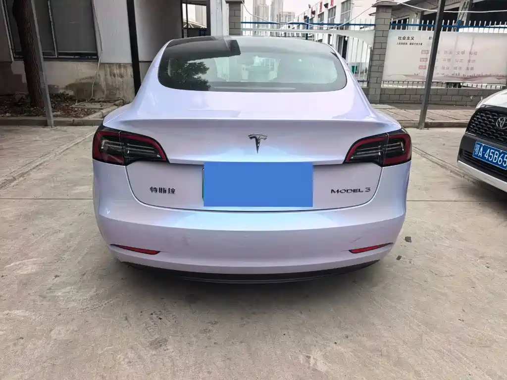 Tesla Model 3 — фото 14