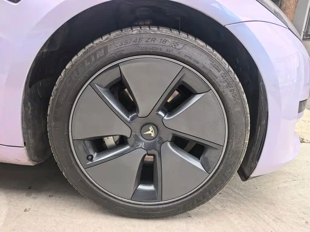 Tesla Model 3 — фото 5