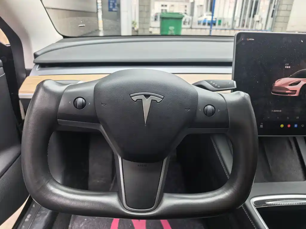 Tesla Model 3 — фото 8