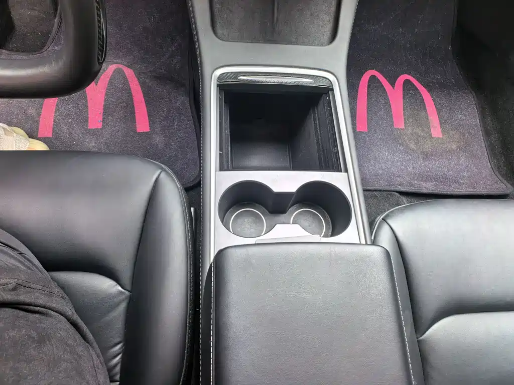 Tesla Model 3 — фото 10