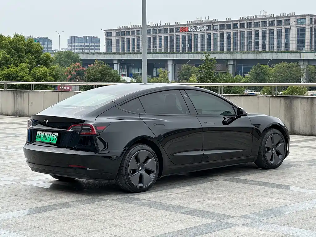 Tesla Model 3 — фото 4