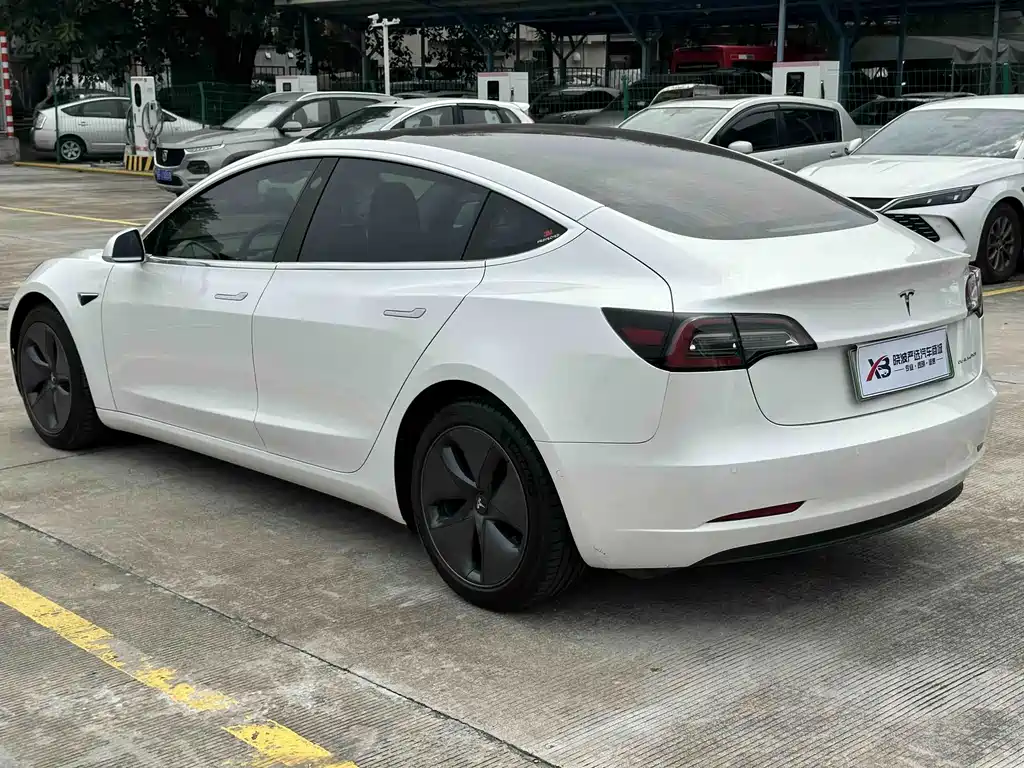 Tesla Model 3 — фото 3