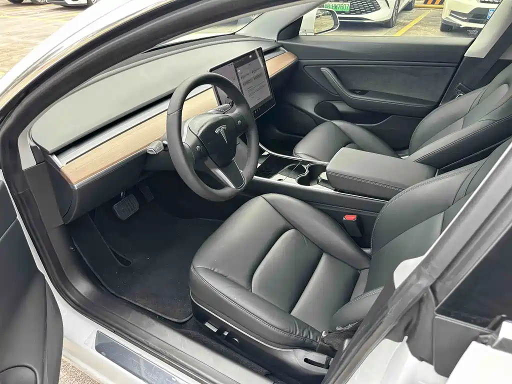 Tesla Model 3 — фото 6