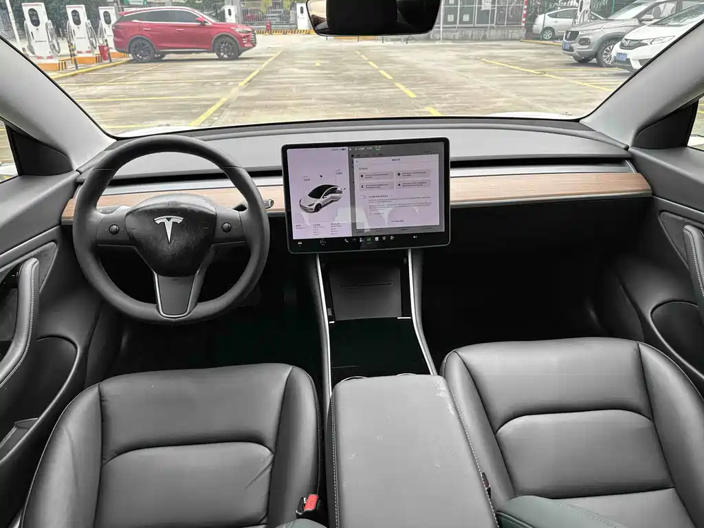 Tesla Model 3 — фото 8