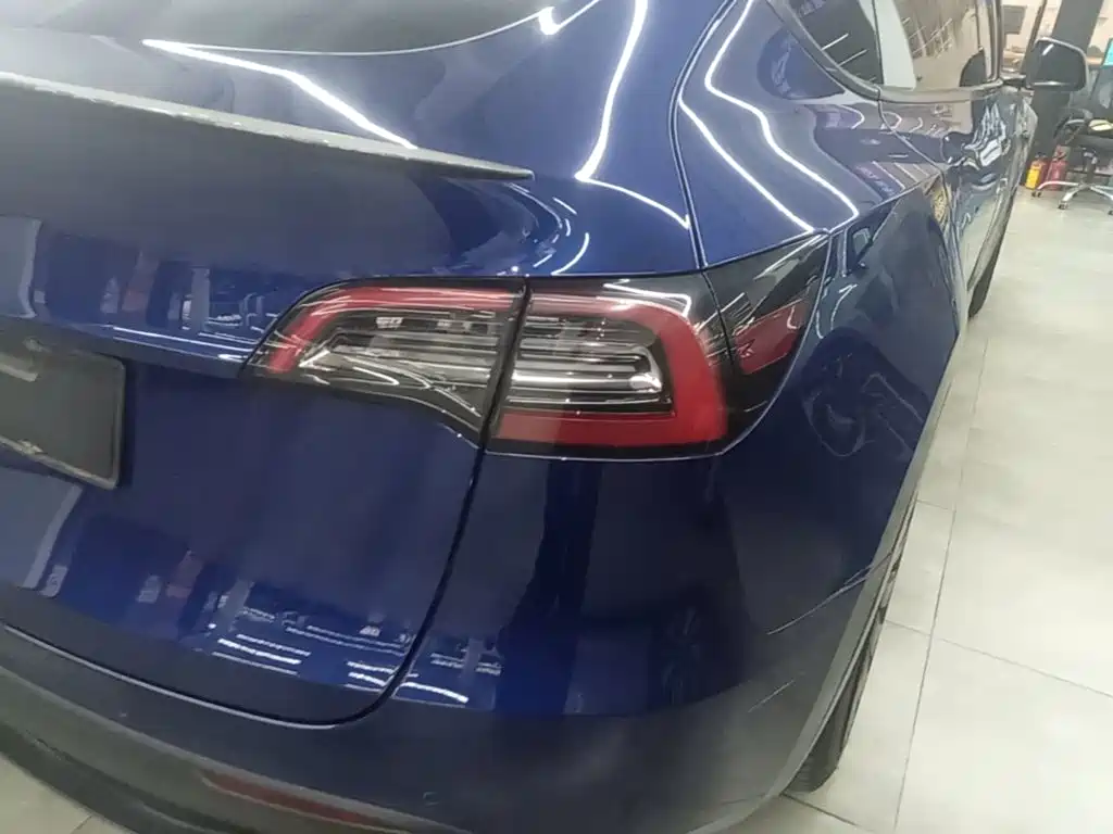 Tesla Model Y — фото 8