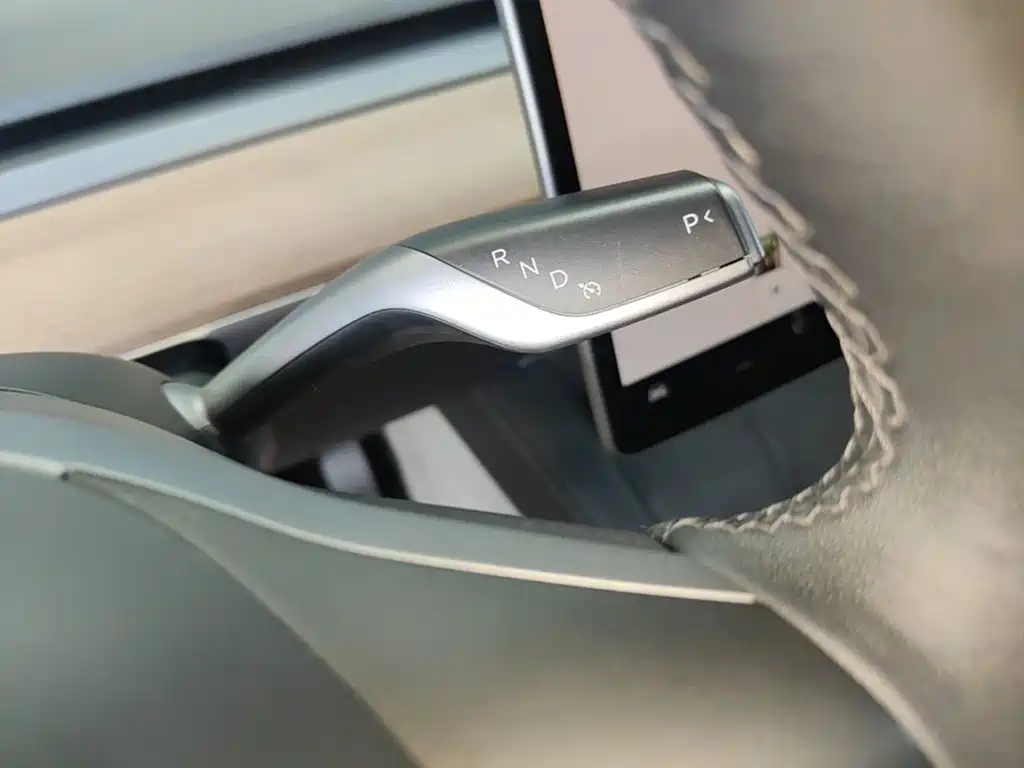 Tesla Model 3 — фото 14