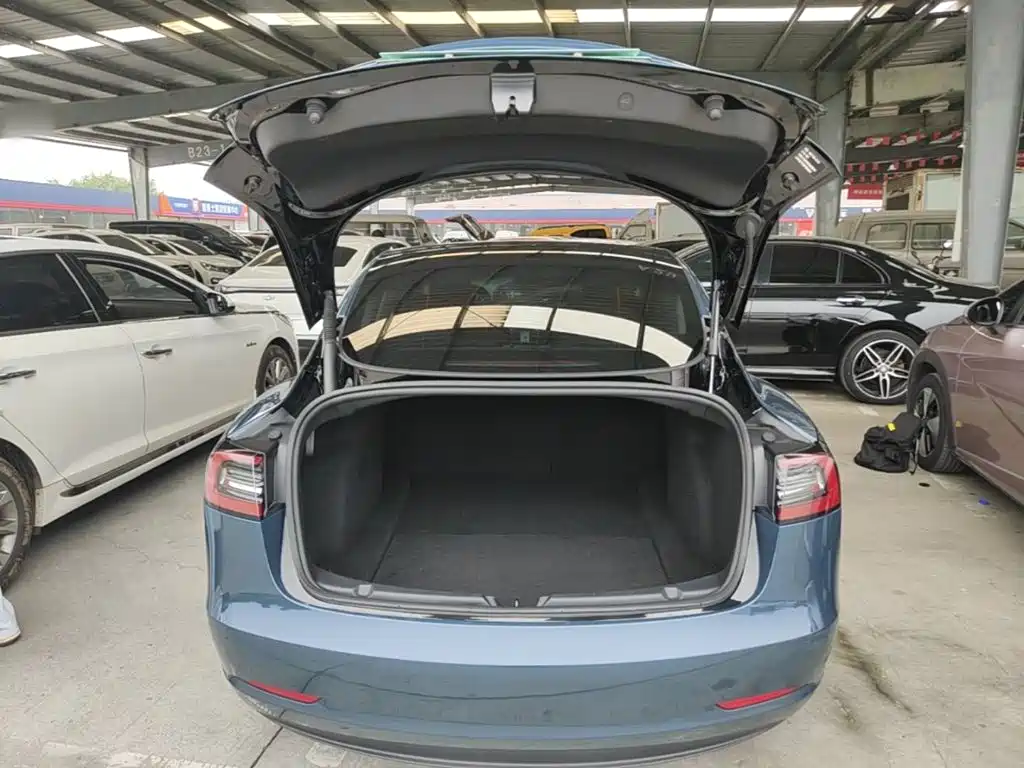 Tesla Model 3 — фото 19