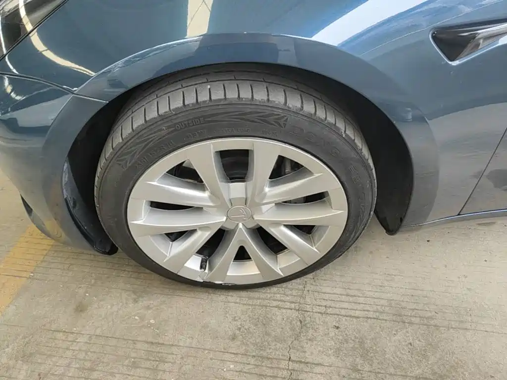 Tesla Model 3 — фото 23