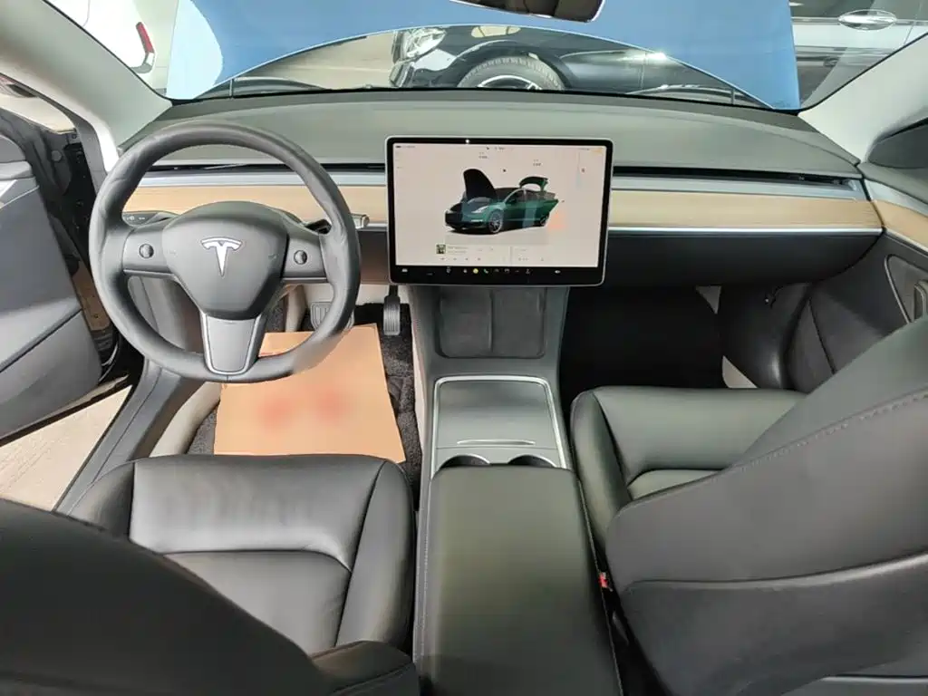 Tesla Model 3 — фото 10