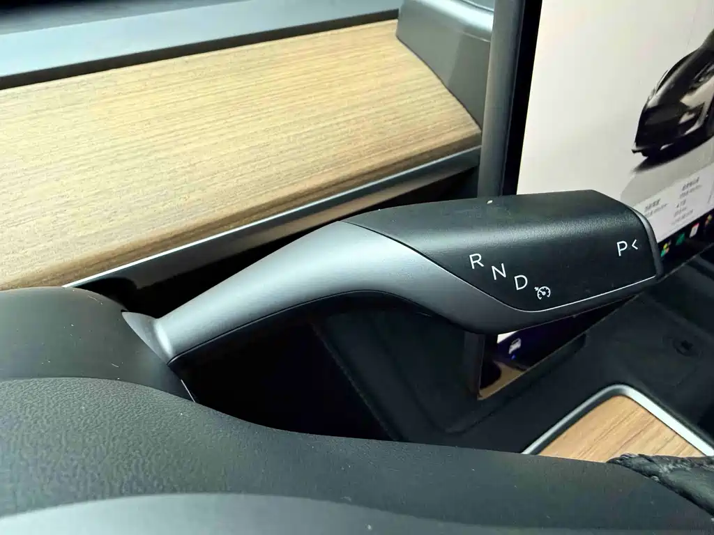 Tesla Model 3 — фото 17