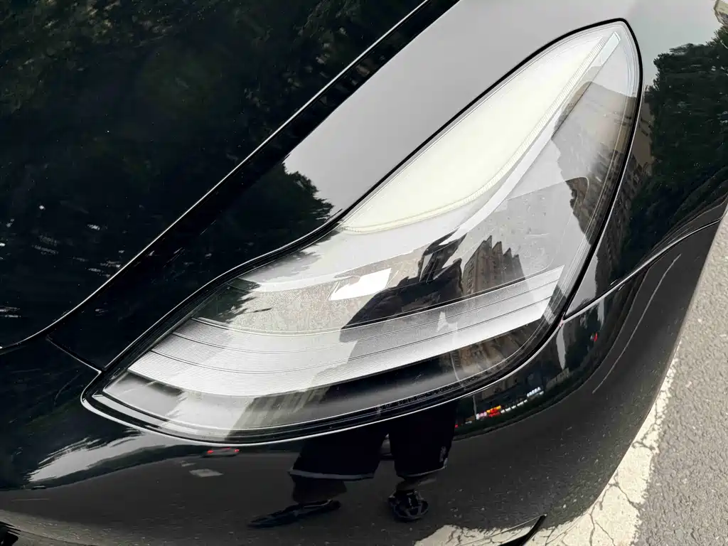 Tesla Model 3 — фото 3