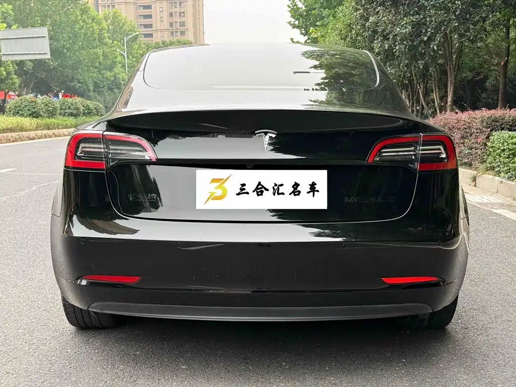 Tesla Model 3 — фото 9