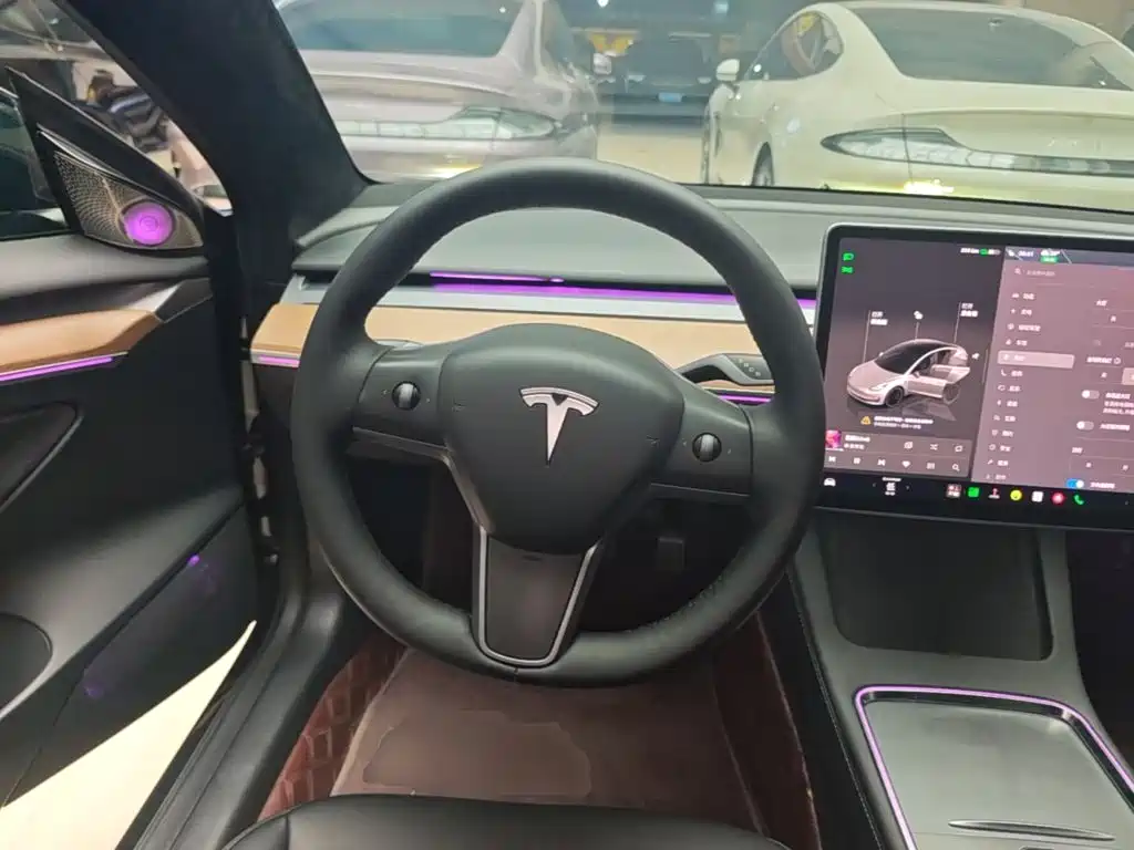 Tesla Model 3 — фото 11