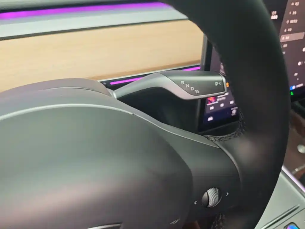 Tesla Model 3 — фото 14