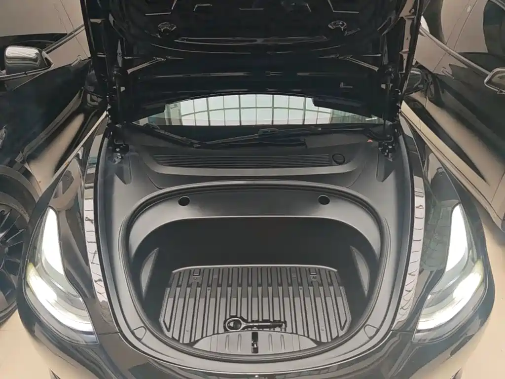 Tesla Model 3 — фото 20