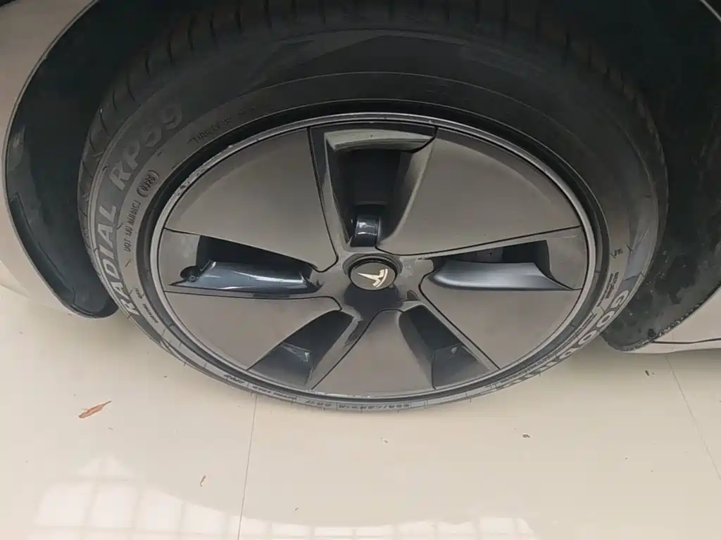Tesla Model 3 — фото 23