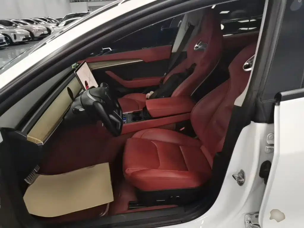 Tesla Model 3 — фото 15