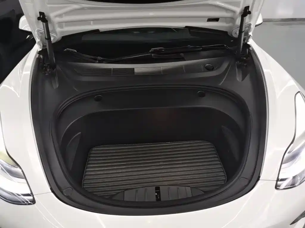 Tesla Model 3 — фото 20