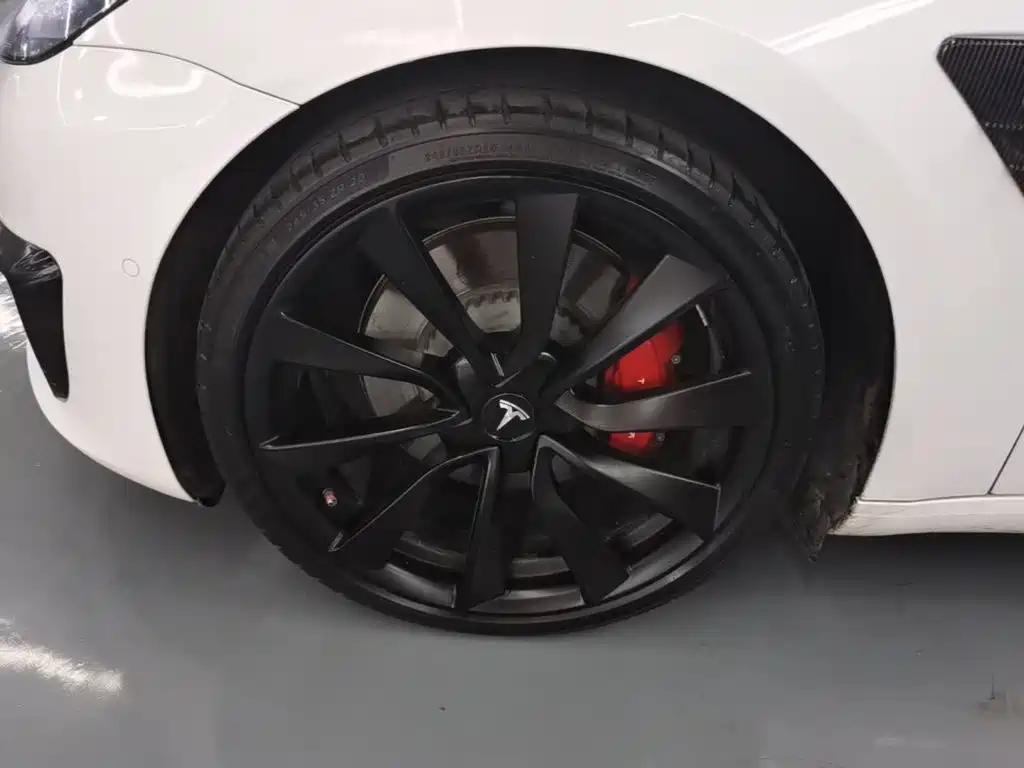 Tesla Model 3 — фото 23
