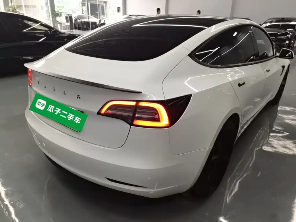 Tesla Model 3 — фото 7