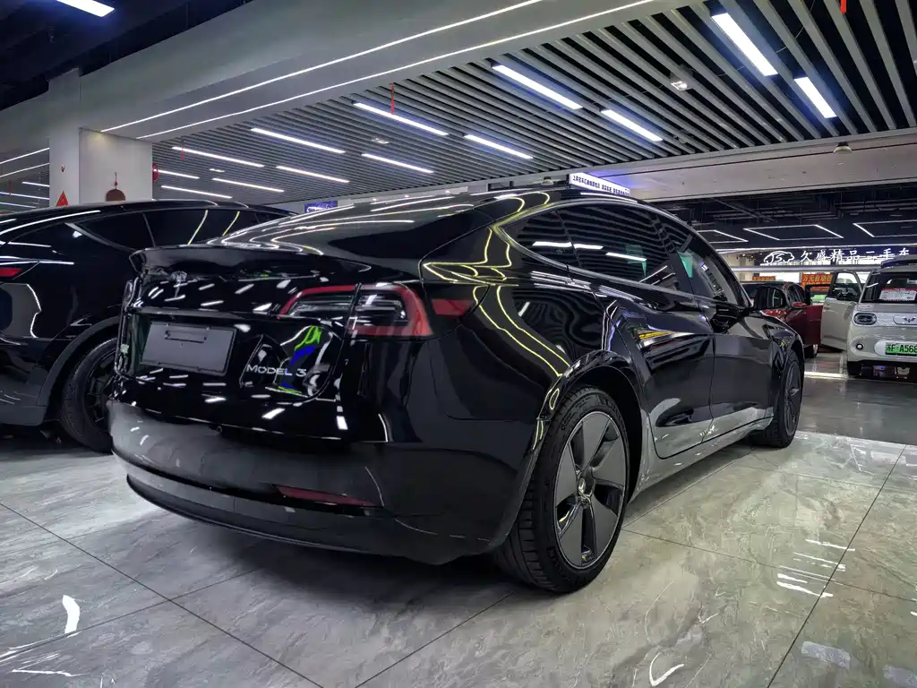 Tesla Model 3 — фото 7