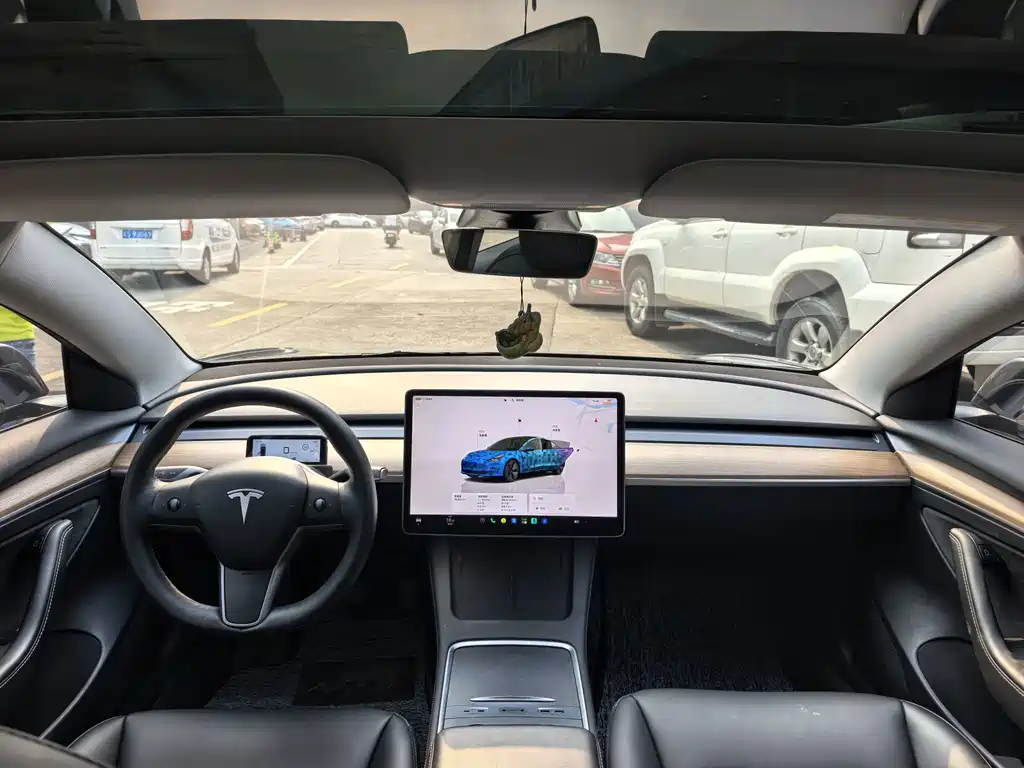 Tesla Model 3 — фото 5