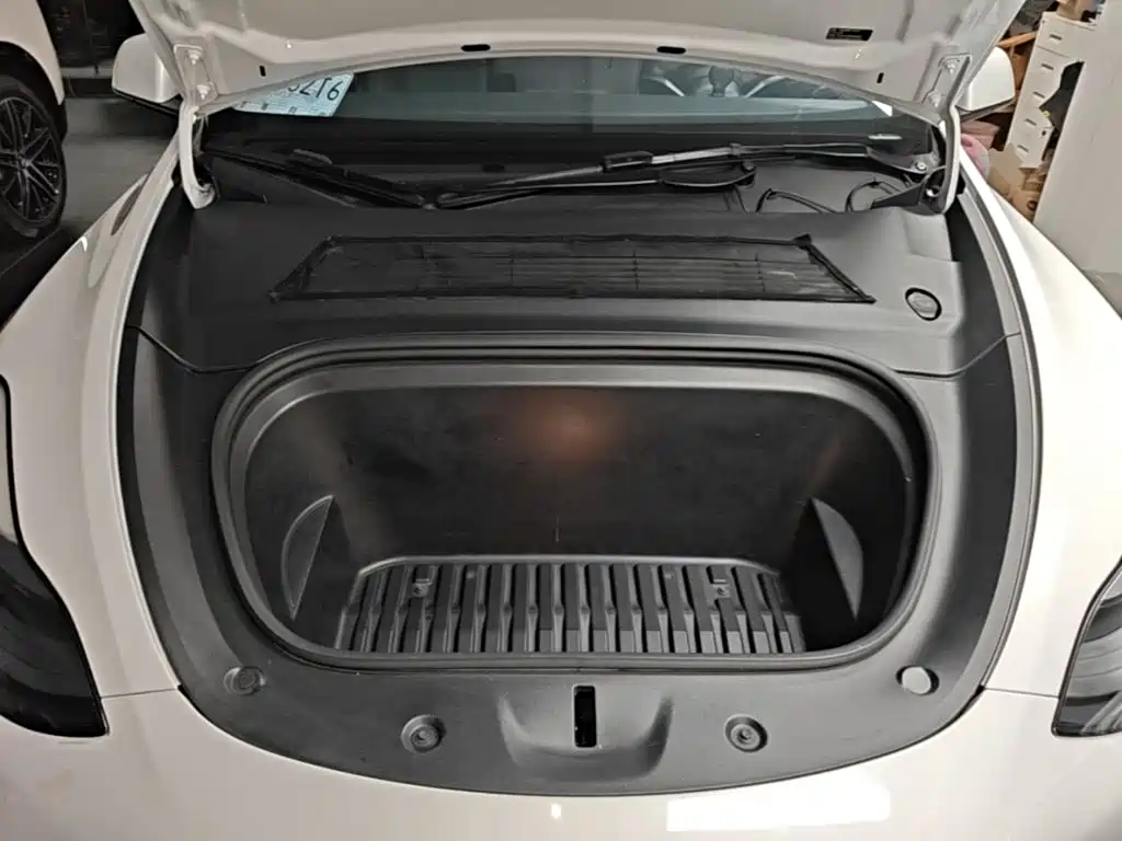 Tesla Model Y — фото 20