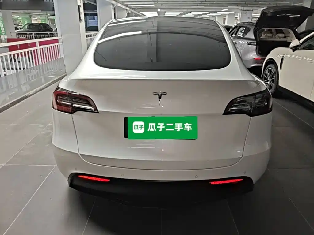 Tesla Model Y — фото 6