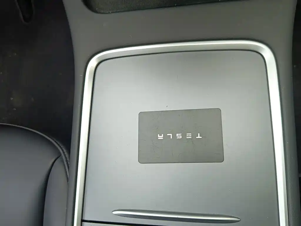Tesla Model Y — фото 18