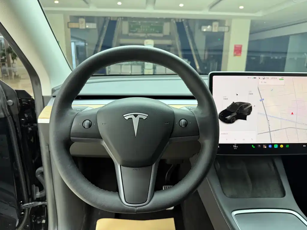 Tesla Model Y — фото 11