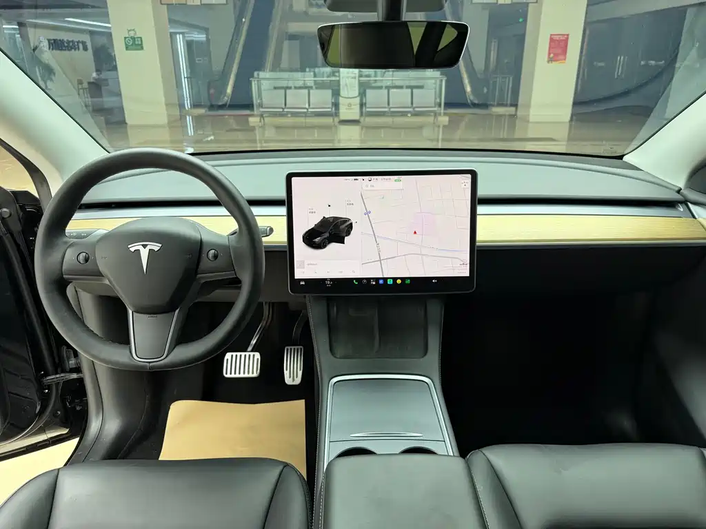 Tesla Model Y — фото 10