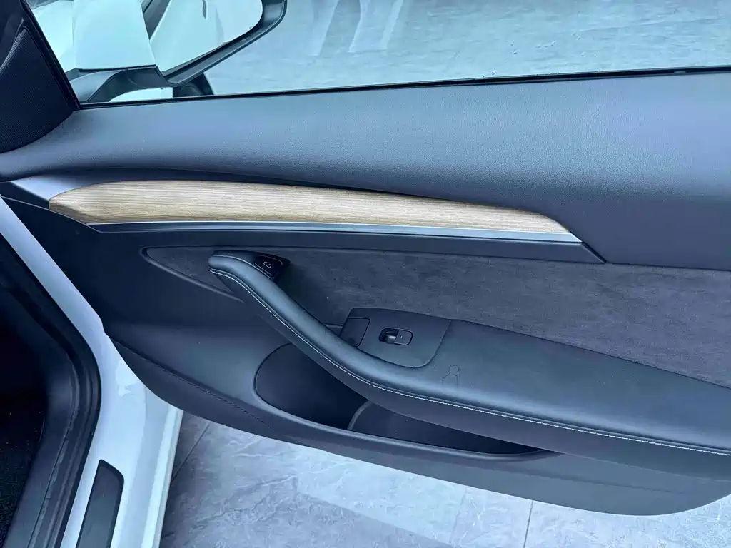 Tesla Model 3 — фото 10