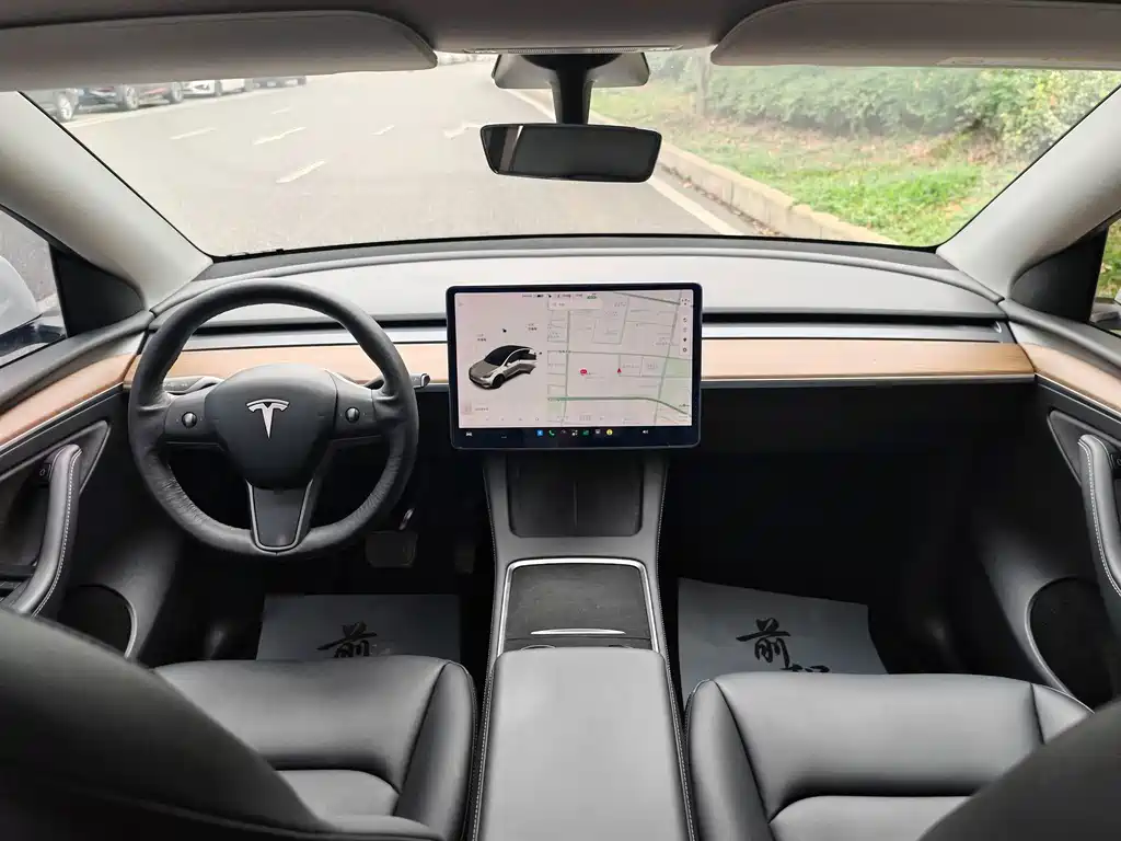 Tesla Model Y — фото 7