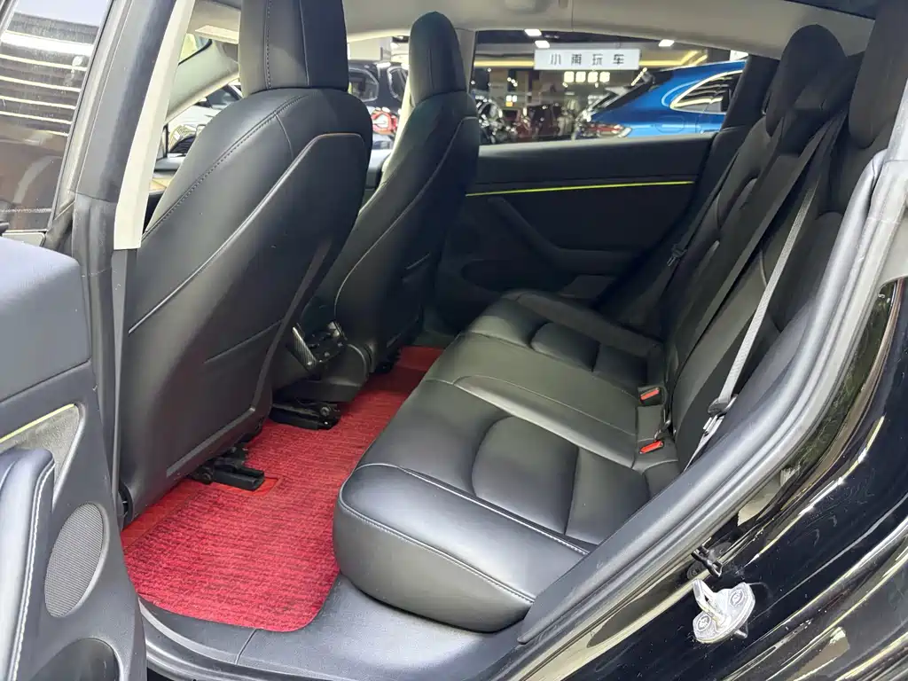 Tesla Model 3 — фото 11