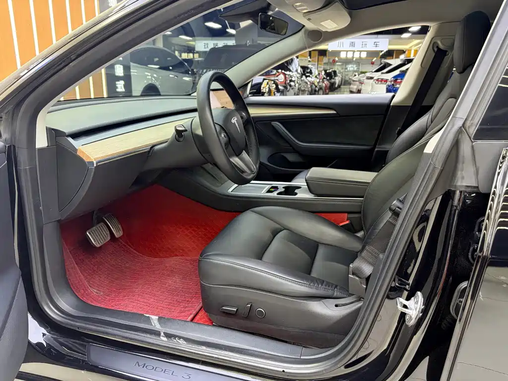 Tesla Model 3 — фото 4