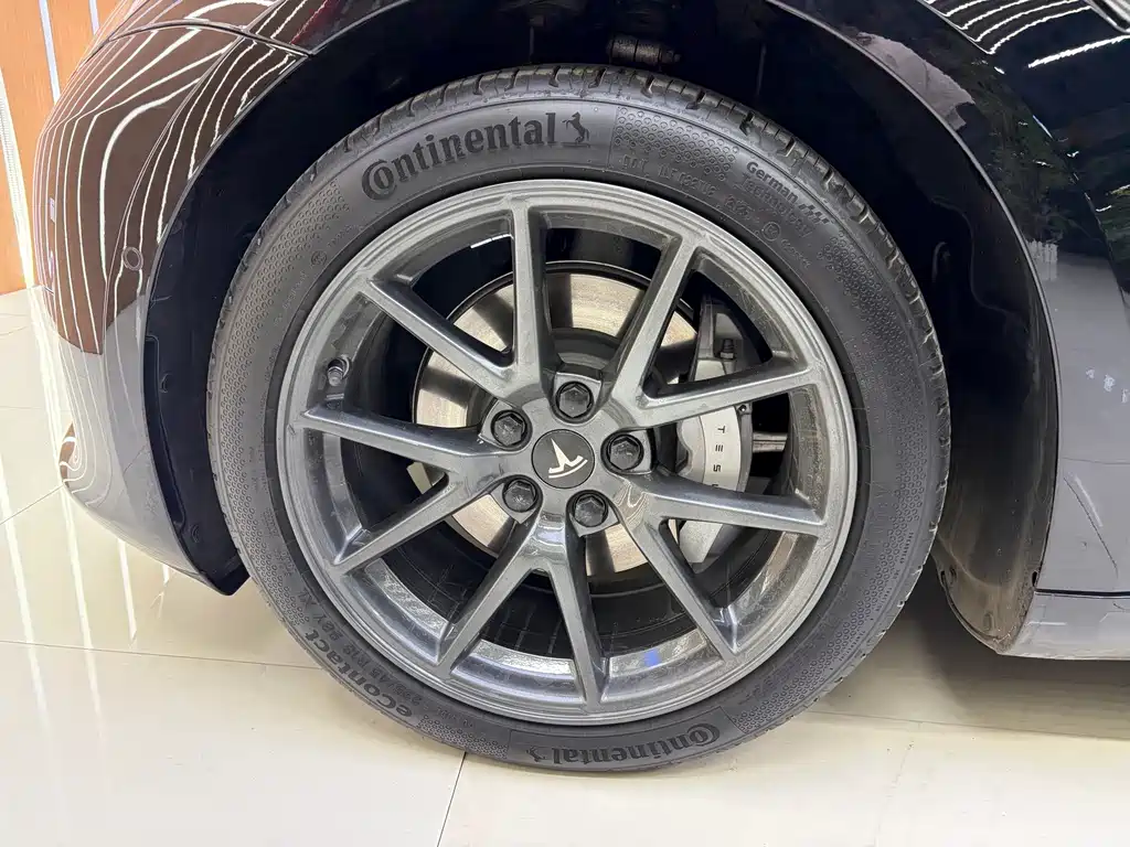 Tesla Model 3 — фото 10