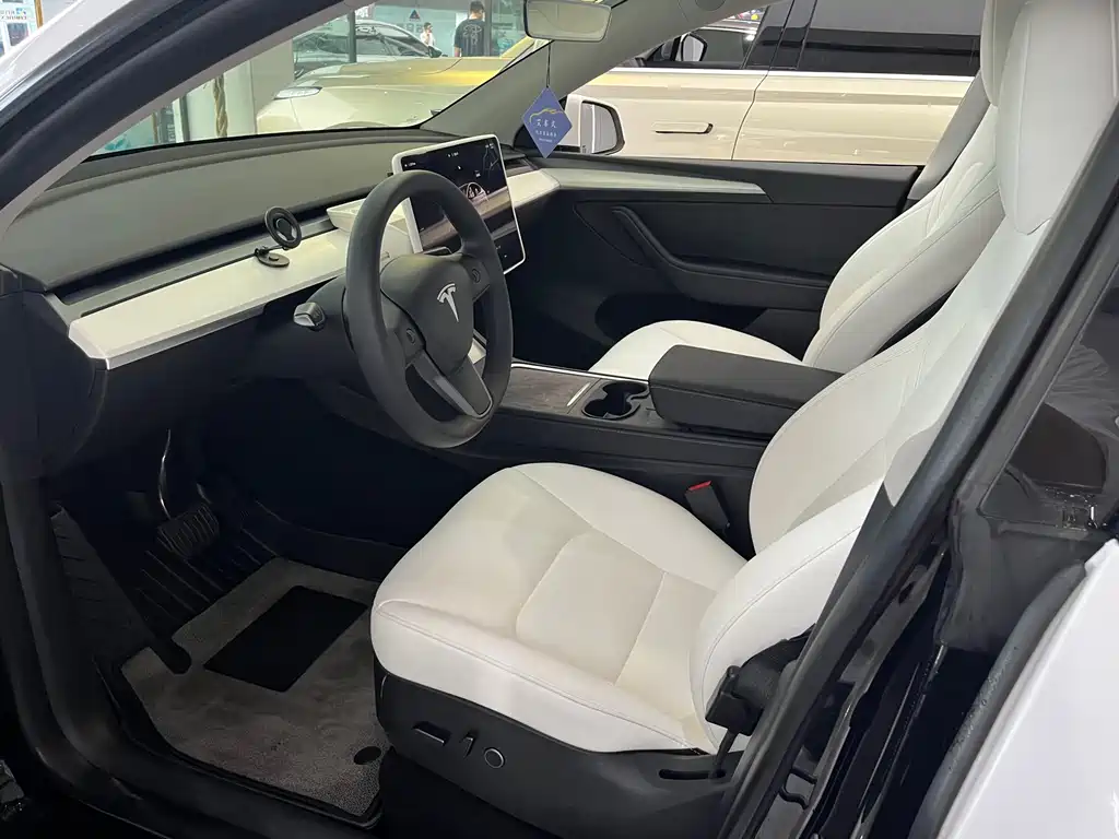 Tesla Model Y — фото 6