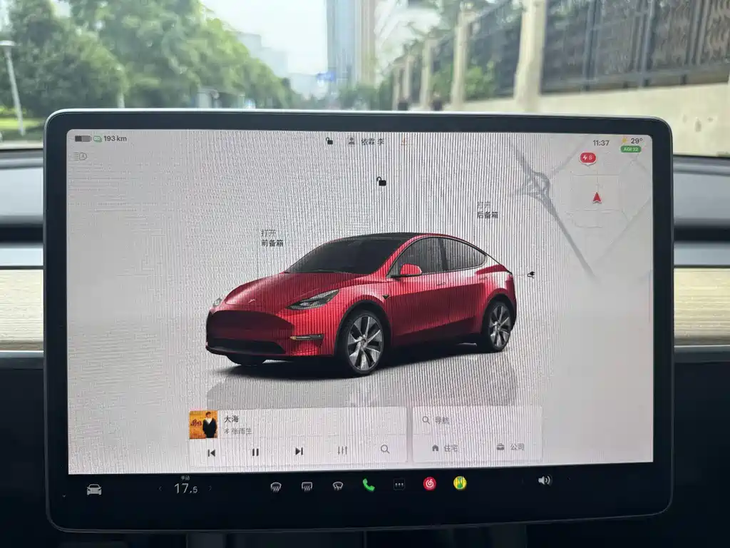 Tesla Model Y — фото 14